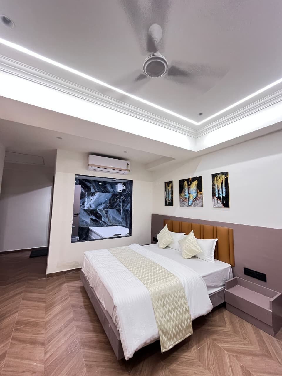 Couple room