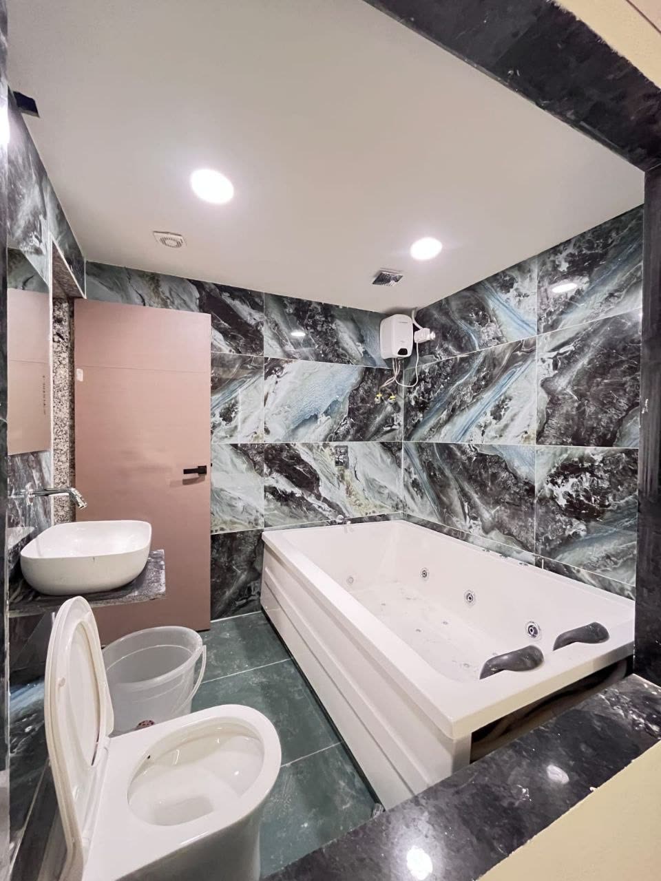 Second jacuzzi suite bathroom